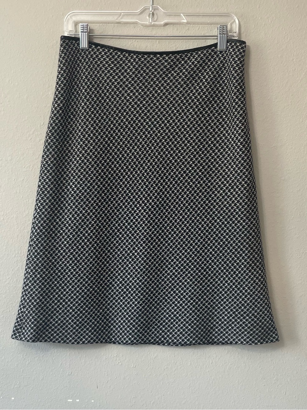 Antonio Melani Size 6 Black Cream Textured A-Line Skirt